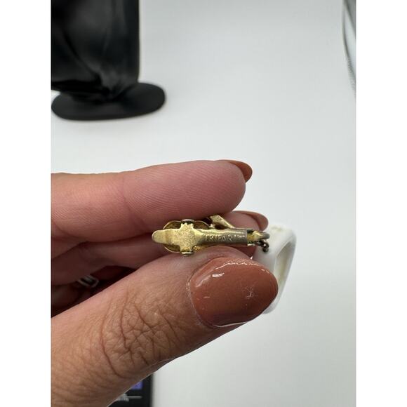 Vintage 1960’s Crown Trifari Gold Tone White Enamel Drop Clip On Earrings 2“ - Picture 4 of 5